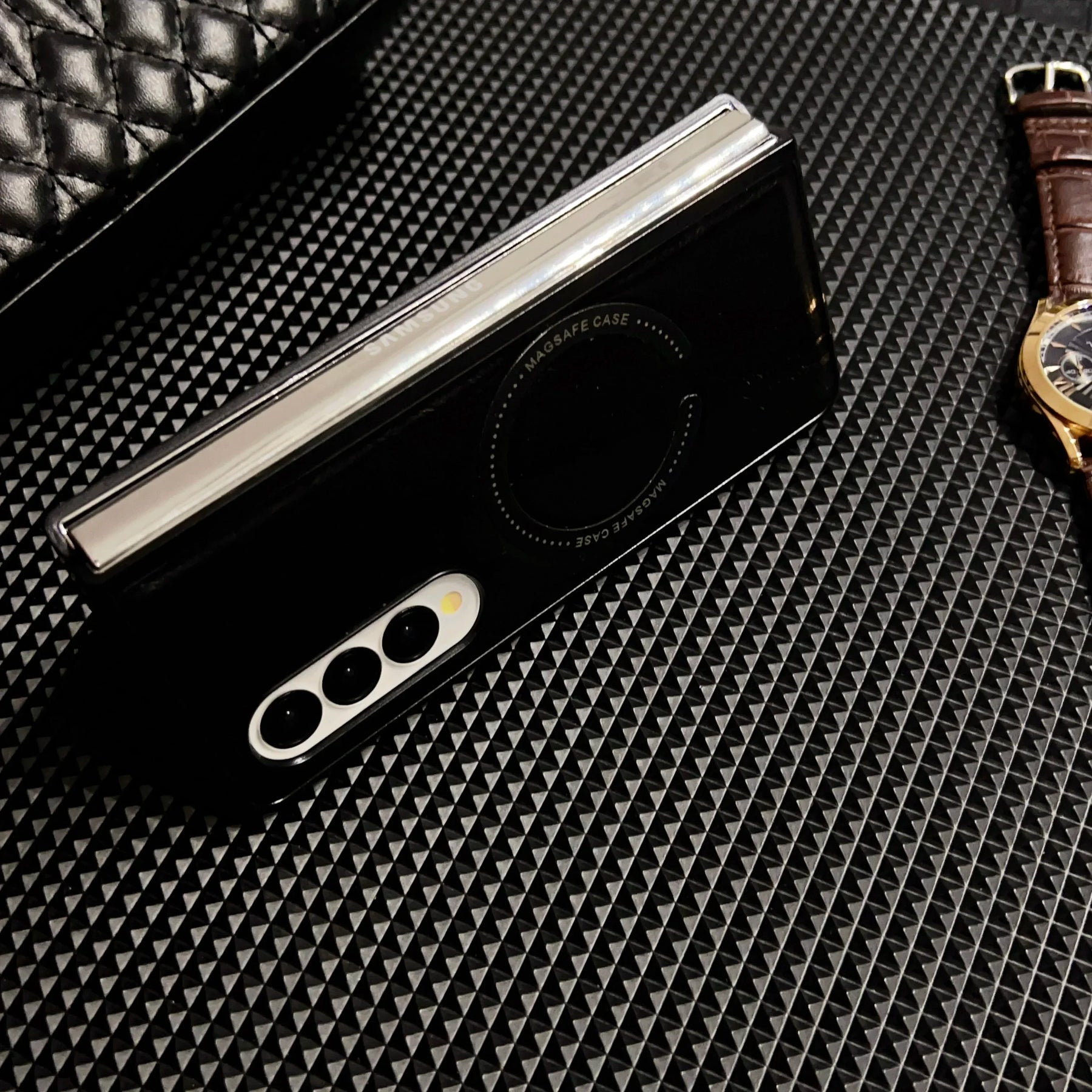 Case Samsung Z Fold em Couro com Carregamento MagSafe