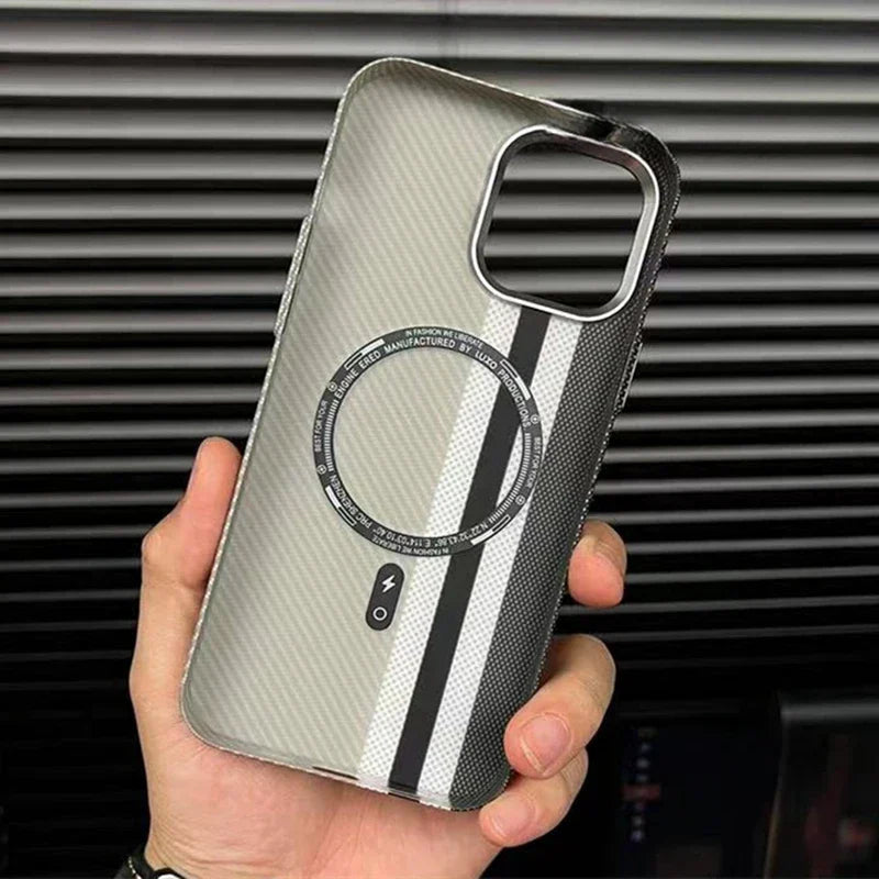 Case em fibra de carbono iPhone com carregamento MagSafe