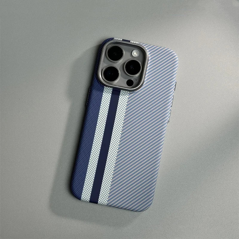 Case em fibra de carbono iPhone com carregamento MagSafe