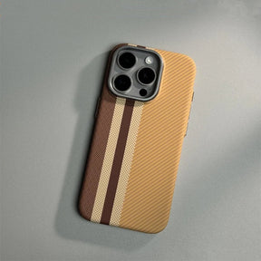 Case em fibra de carbono iPhone com carregamento MagSafe
