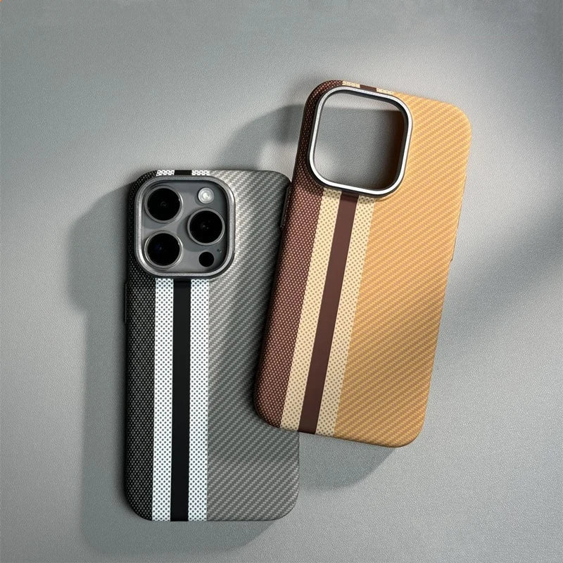 Case em fibra de carbono iPhone com carregamento MagSafe