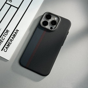 Case em fibra de carbono iPhone com carregamento MagSafe